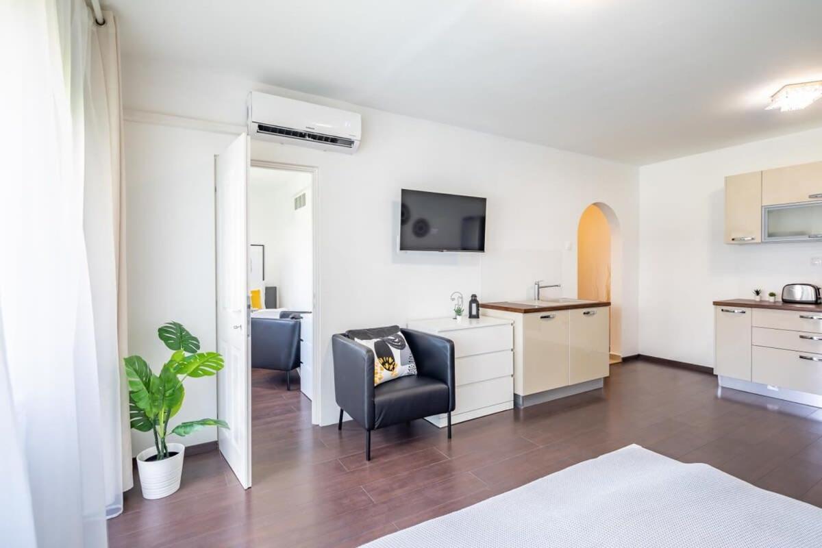 Ferienwohnung Sunny Balcony - Cute And Cozy Budapest Exterior foto